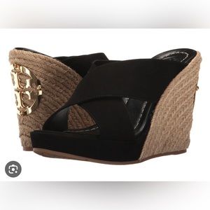💖☀️🌈Tory Burch suede wedges.